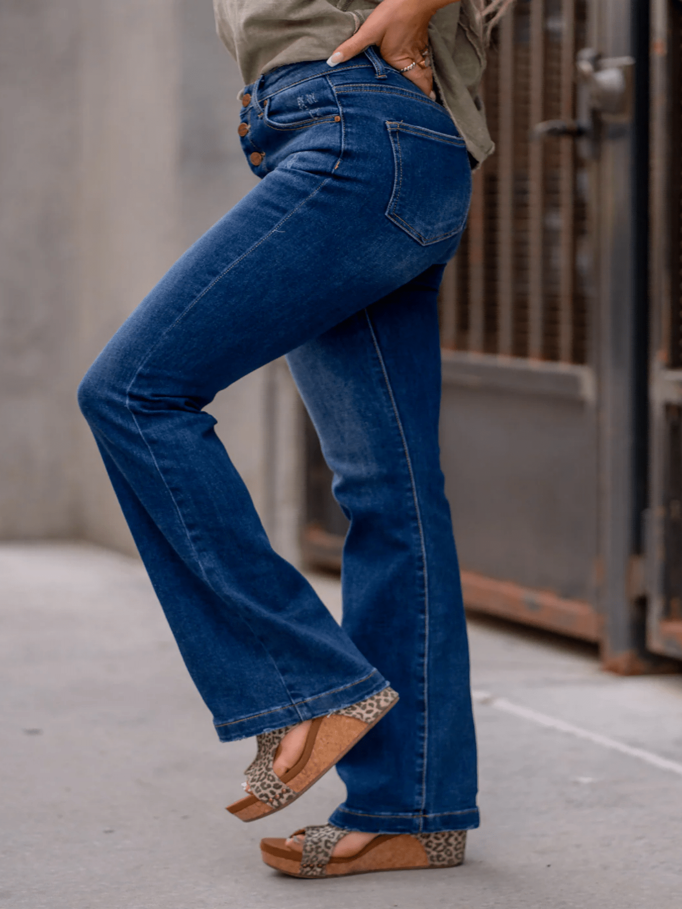 Women's High-Waisted Straight-Leg Jeans, Moderately Elastic Four-Button Design, Closed Style, Outdoor Slim-Fit Dark Washed Jeans Trousers - Veloxea