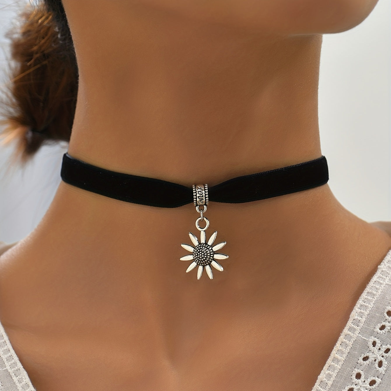 Sunflower Pendant Choker Necklace Vintage Style Neck Jewelry Decor - Veloxea