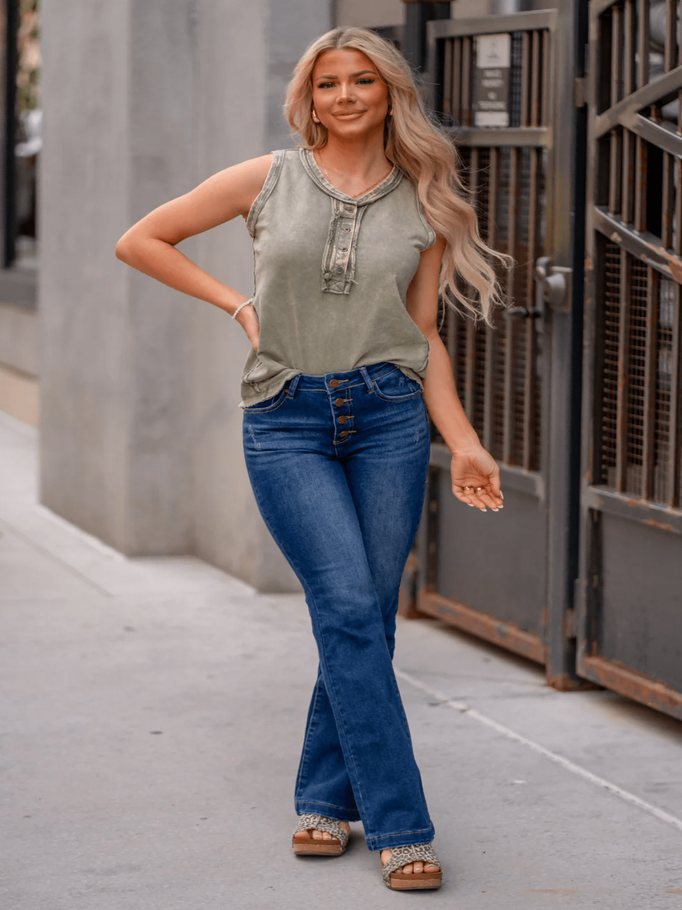 Women's High-Waisted Straight-Leg Jeans, Moderately Elastic Four-Button Design, Closed Style, Outdoor Slim-Fit Dark Washed Jeans Trousers - Veloxea